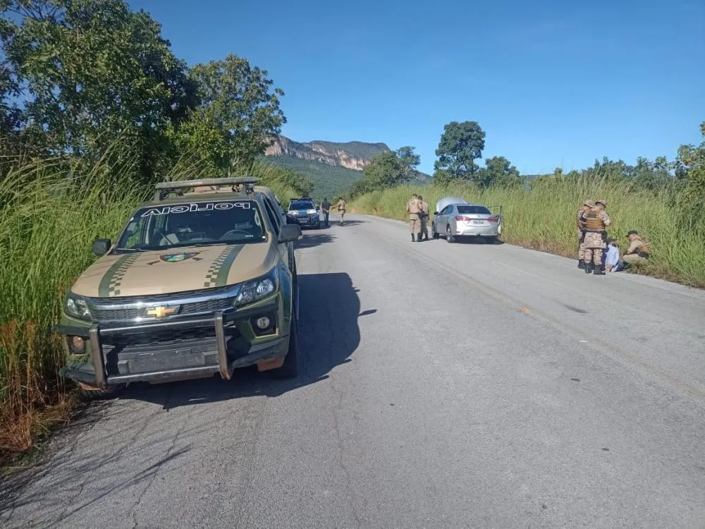 O veículo furtado foi recuperado pela PM na Rodovia TO-050. - Foto: Ascom 10º BPM