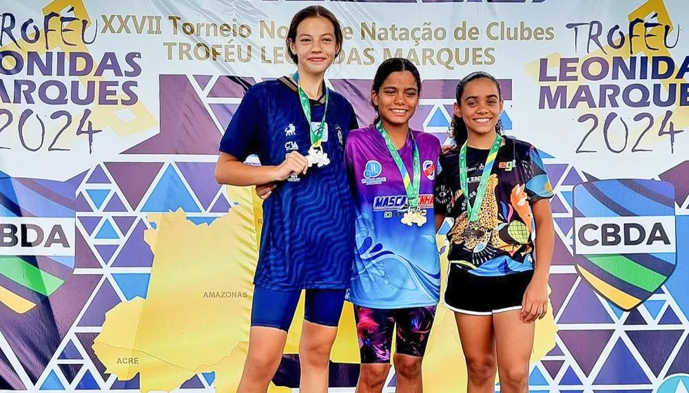 Maria Fernanda (à direita) conquistou cinco medalhas para o Tocantins no Torneio Norte de Natação de Clubes