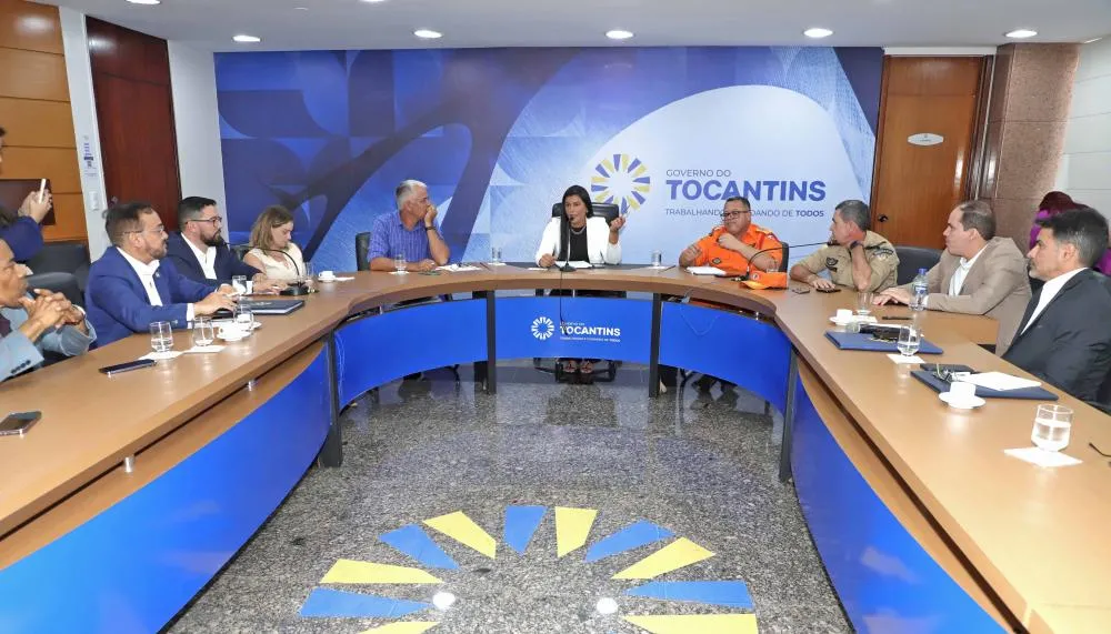 Primeira Dama Karynne Sotero coordenou na sala de reuniões do Palácio Araguaia Governador José Wilson Siqueira Campo, nesta segunda-feira, 6, reunião para traçar um plano de ação de ajuda humanitária às vítimas das chuvas no Rio Grande do Sul.