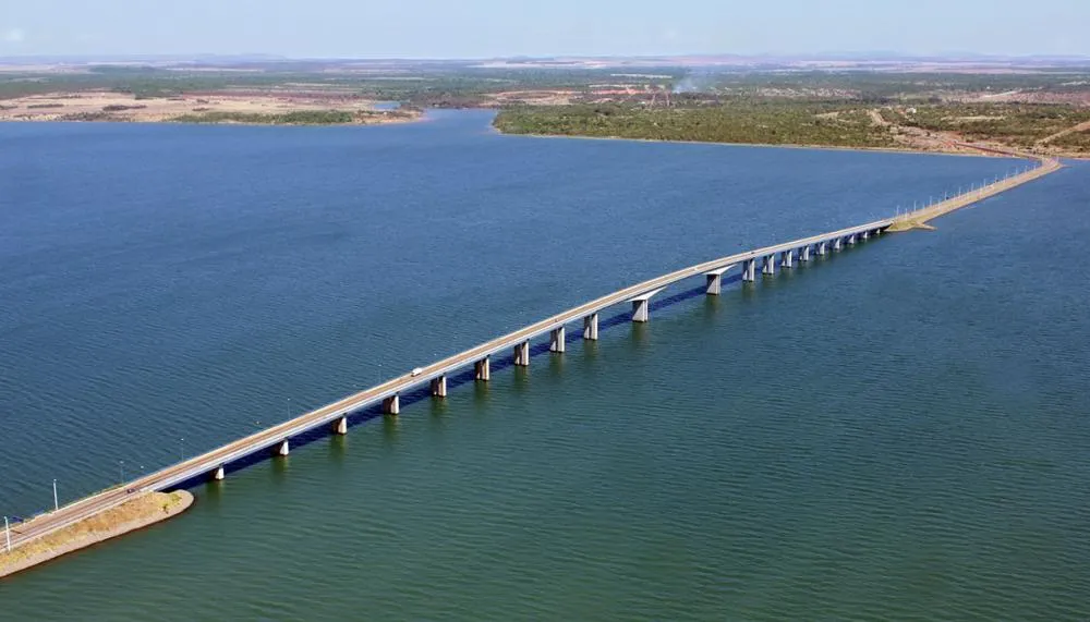 Governador do Tocantins, Wanderlei Barbosa, sancionou a lei de nº 4.392, que denomina a ponte sobre o Lago de Palmas com o nome "Governador José Wilson Siqueira Campos"