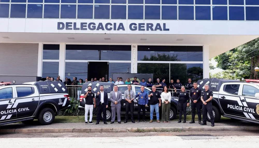 Foram entregues oito novas viaturas à Polícia Civil do Tocantins.
