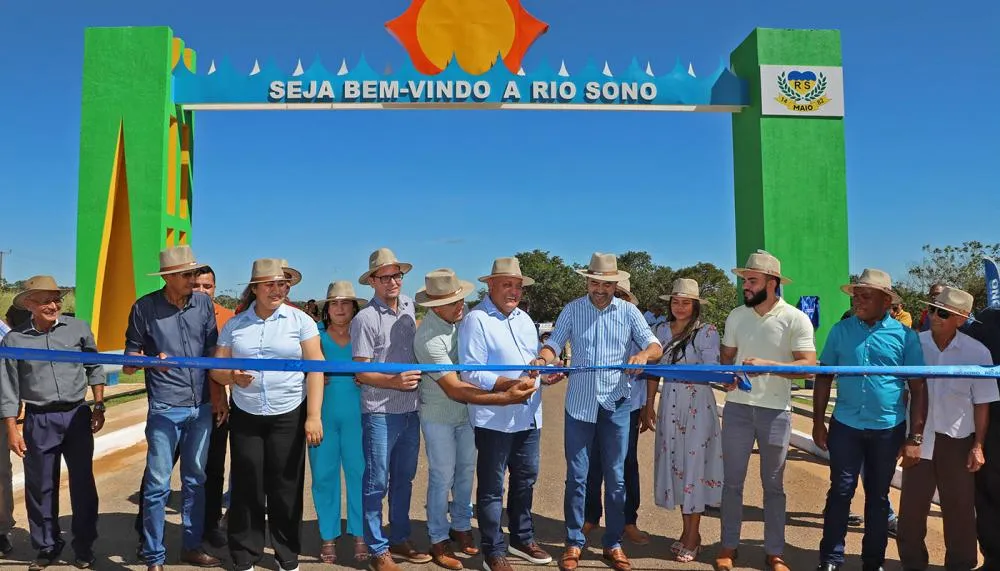 Governador Wanderlei Barbosa e prefeito Itair Martins na inauguração do portal de entrada de Rio Sono.