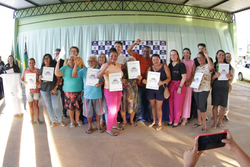 590 famílias das regiões norte e leste do Tocantins receberam o título de propriedade através do programa de regularização fundiária do estado.