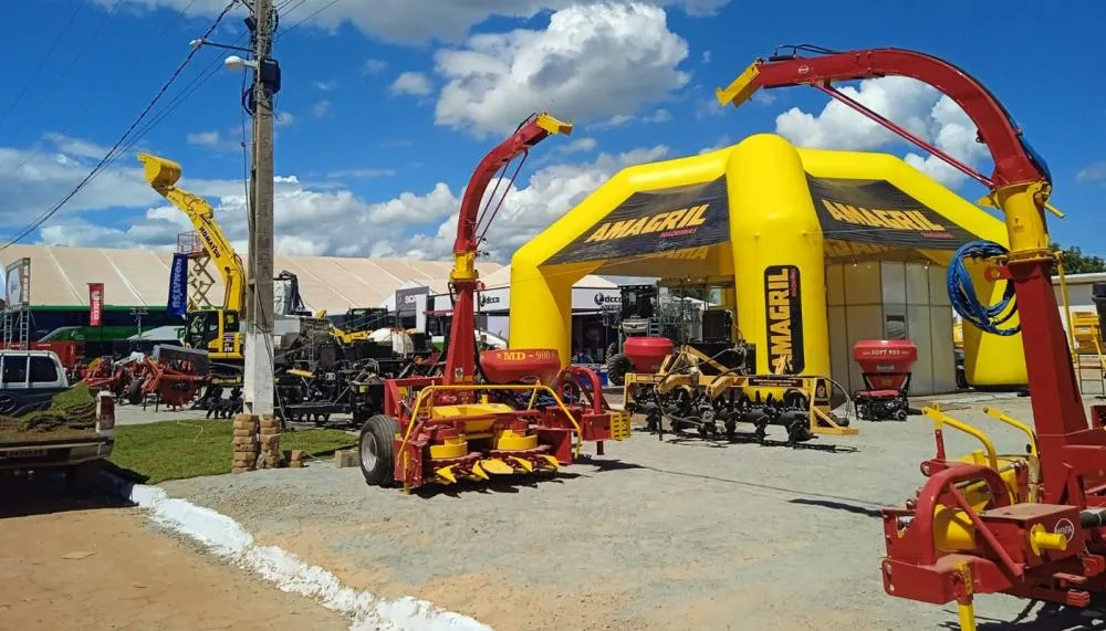 A feira ocupa um espaço de aproximadamente 400 mil m² e possui uma estrutura com capacidade para movimentar diversos segmentos do agronegócio