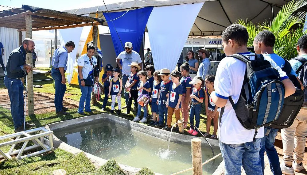 Estudantes conhecem projeto de sanidade da Adapec