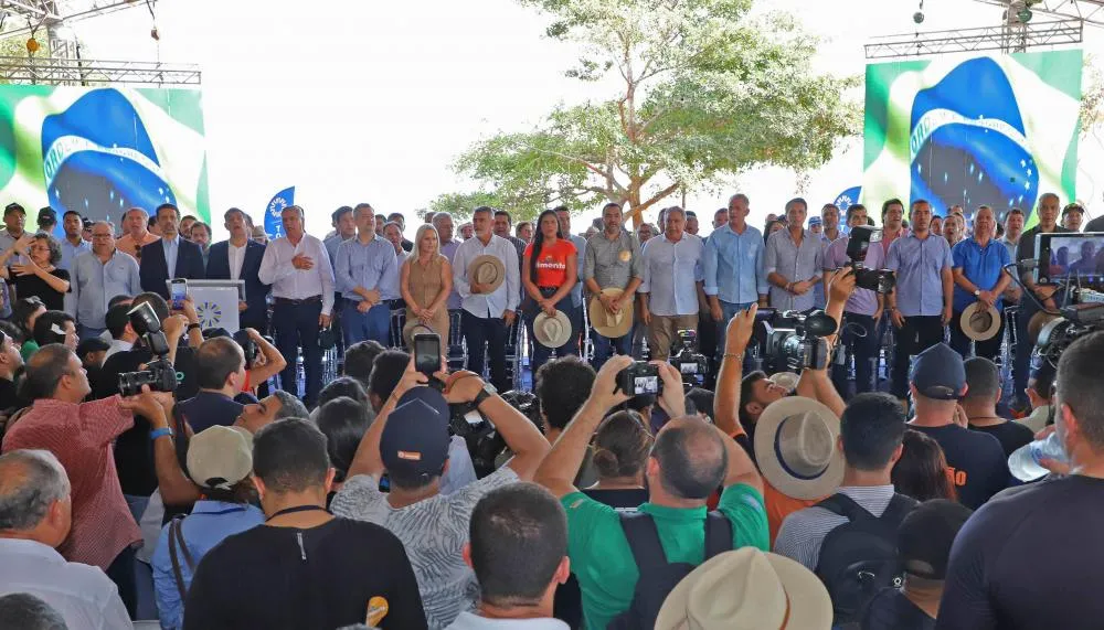 Público lotou a arena onde ocorreu a abertura da 24ª Feira de Tecnologia Agropecuária do Tocantins, atualmente a maior da região Norte do Brasil.