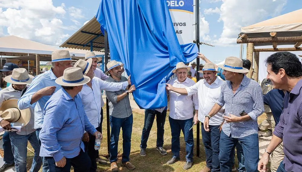 Governador Wanderlei Barbosa e o presidente da Adapec, Paulo Lima, inauguraram o depósito modelo de armazenamento de embalagens de agrotóxicos.