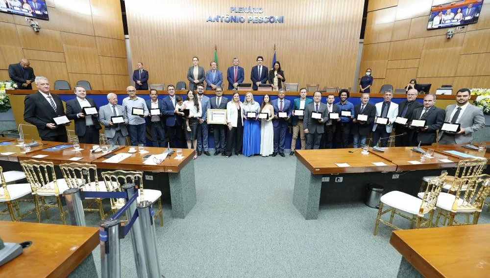 Foram homenageadas pessoas que contribuíram para a construção e consolidação da capital.