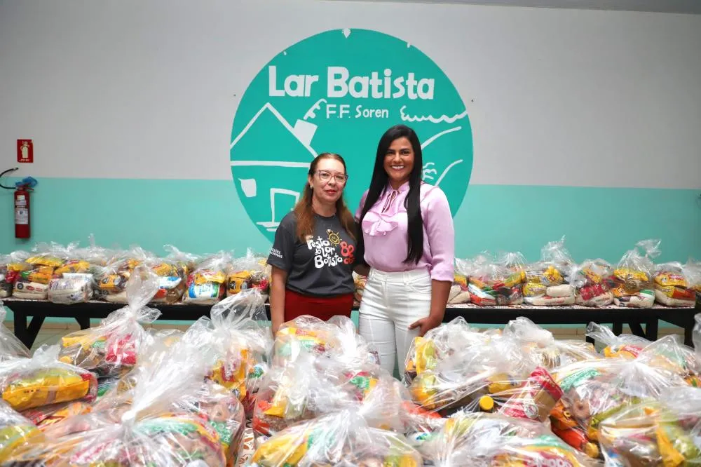 Madrinha da instituição, a primeira-dama Karynne Sotero entregou ao Lar Batista uma tonelada de alimentos não perecíveis arrecadados na ação "Agrotins Alimenta quem Precisa".