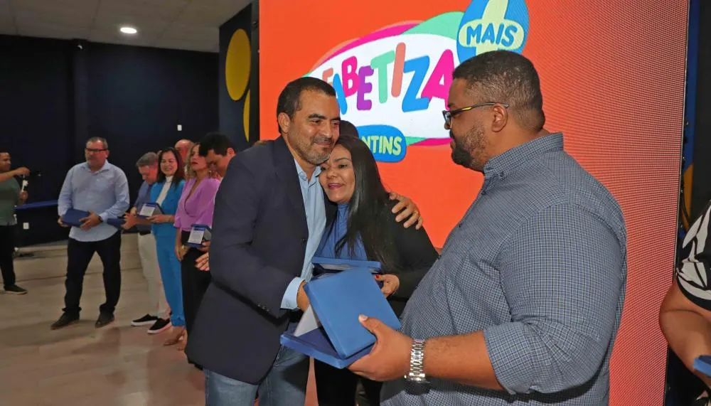Governador Wanderlei Barbosa, professores e gestores municipais celebram suas conquistas no Seminário Regime de Colaboração, reafirmando o compromisso com a educação infantil no Tocantins