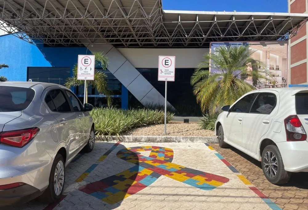 Estacionamento prioritário para pessoas com Transtorno do Espectro Autista.