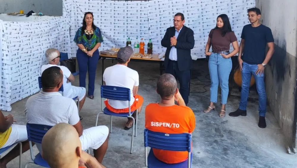 Formandos receberam os certificados na segunda-feira, 27, durante cerimônia de entrega.