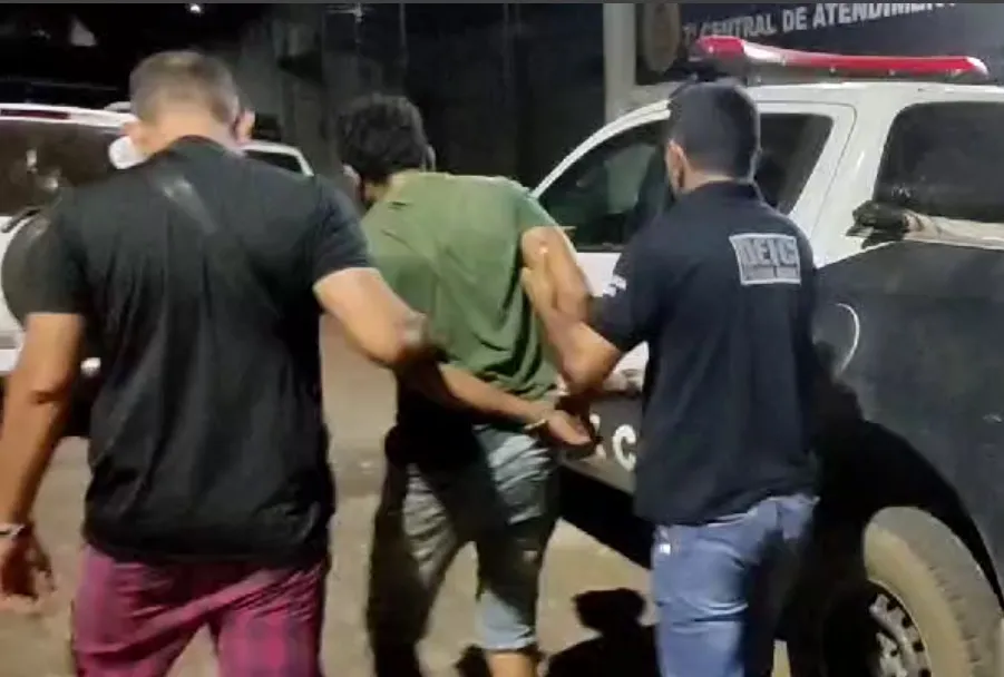 Após ser preso, o foragido foi conduzido para a 7° central de atendimento da Polícia Civil, onde foi apresentado á autoridade policial, Foto-Alessandro Ferreira