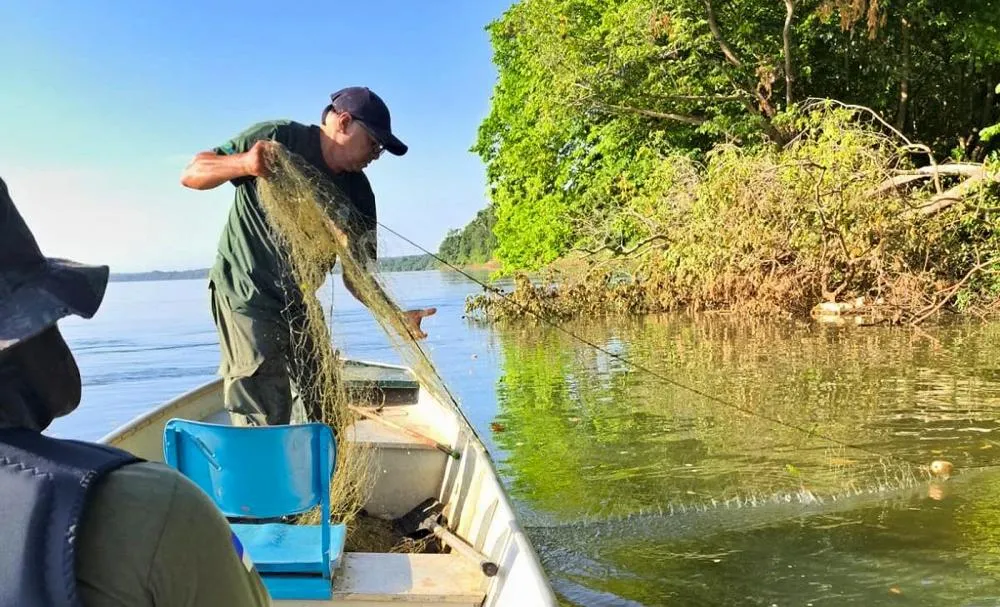 Além da apreensão dos materiais, os fiscais também orientaram os pescadores sobre as leis ambientais e a importância da pesca sustentável.