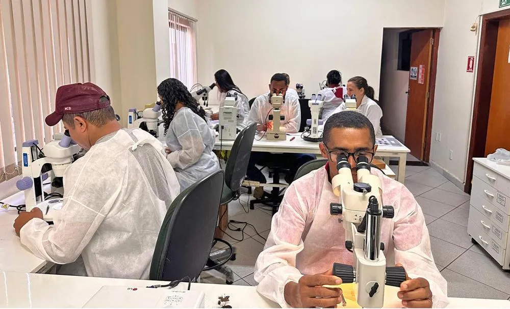 A ação conta com aulas teóricas e práticas sobre biologia, ecologia, habitat e alimentação dos barbeiros