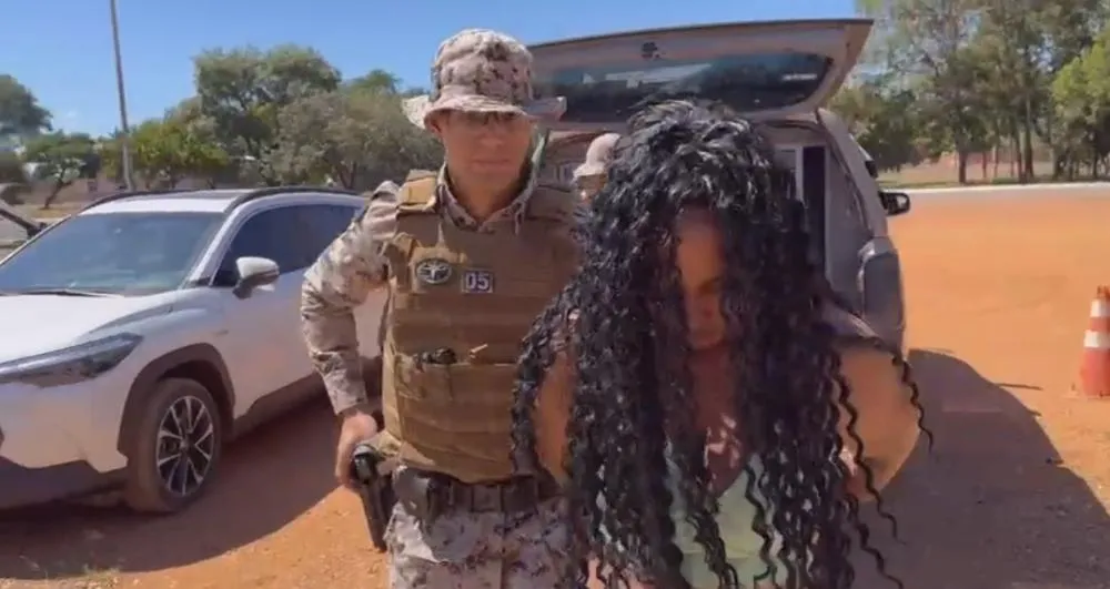 Após ser presa pelos Militares da Patrulha Rural, Juliana Silva foi conduzida para a primeira central de atendimento da Polícia Civil, Foto- Alessandro Ferreira.
