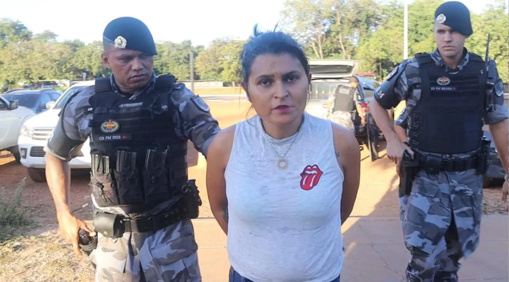 Após ser localizada e presa,Thaimara Cardoso Freres Feitosa foi conduzida e apresentada da Polícia Civil, Foto- Alessandro Ferreira.