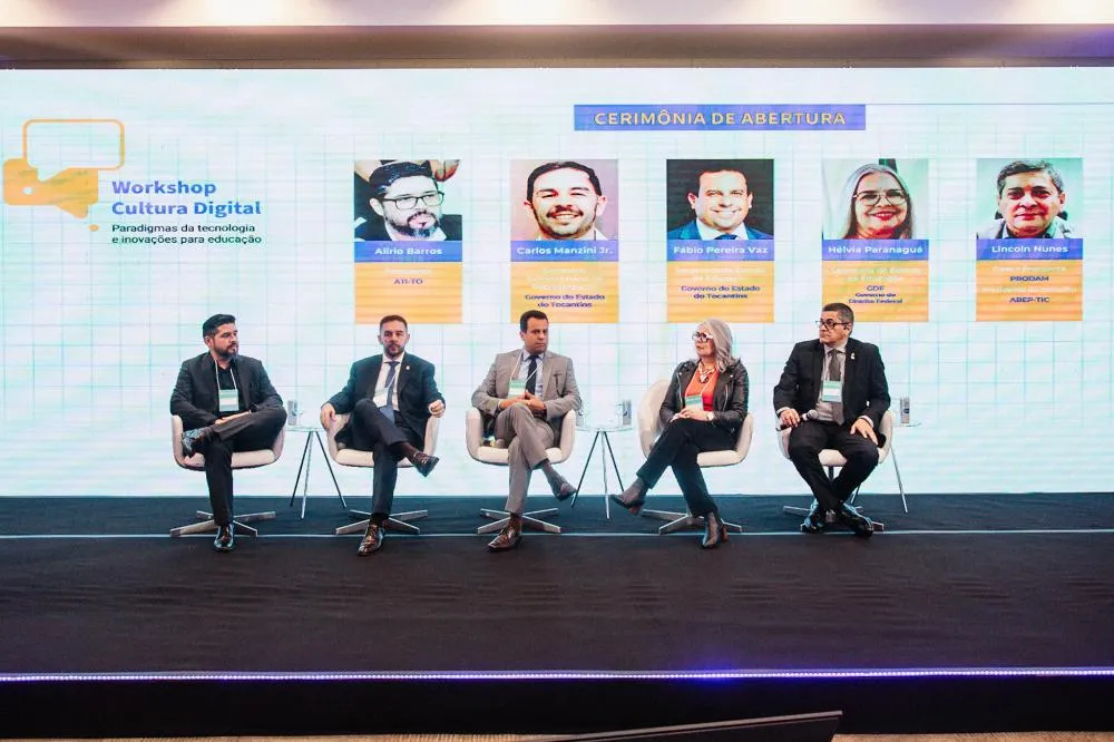 Presidente da ATI, Alírio Felix, secretário da Serb, Carlos Manzini Júnior, secretário da educação, Fábio Pereira Vaz e demais convidados da cerimônia de abertura