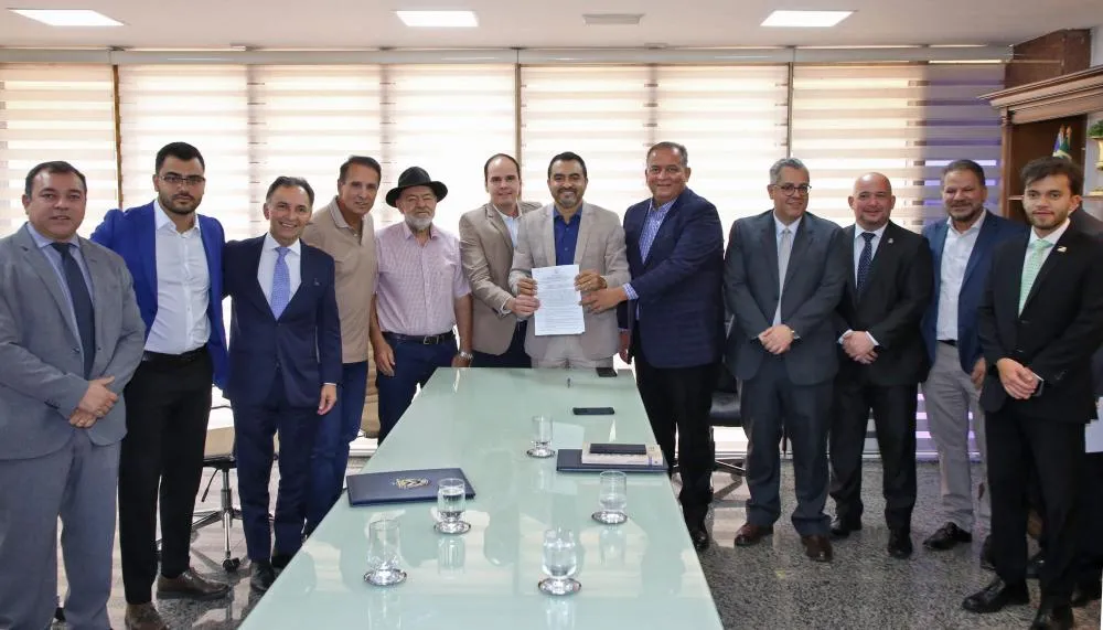 Governador Wanderlei Barbosa recebeu, em seu gabinete, secretários e parlamentares para a assinatura do convênio.