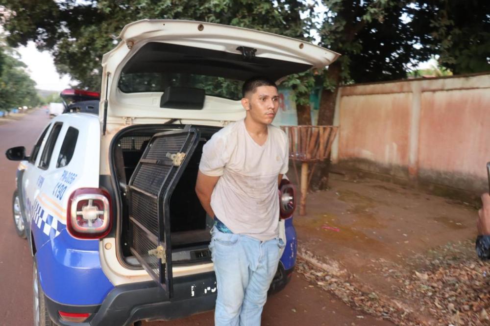 Após serem presos, a dupla foi levada para a delegacia da Polícia Civil onde foram autuados em flagrante - Foto: Alessandro Ferreira/Agência Tocantins