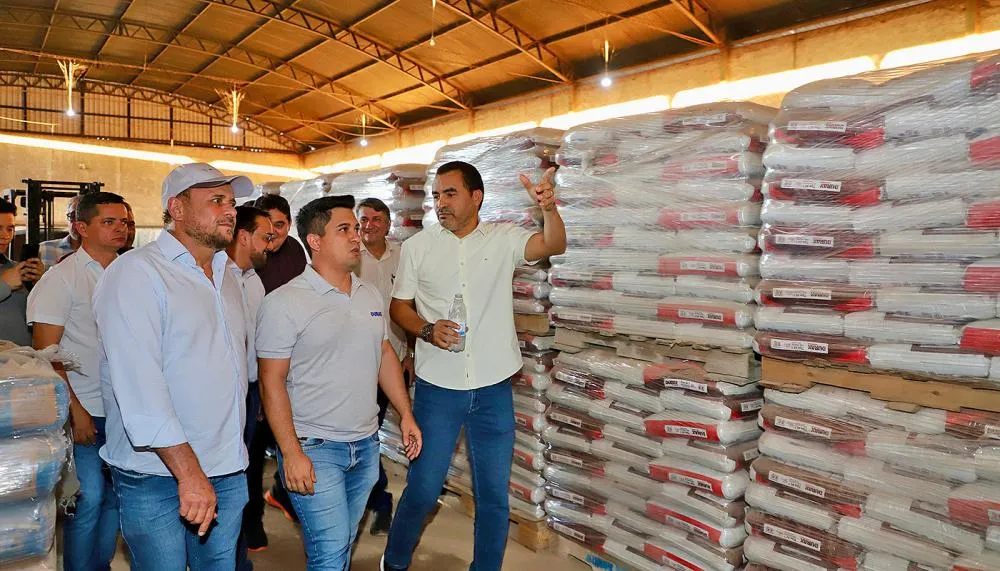 Governador Wanderlei Barbosa inspeciona as obras do Governo do Tocantins no Distrito Agroindustrial de Araguaína.