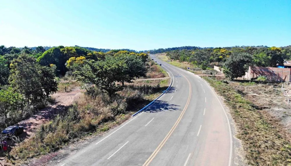 Trecho da rodovia TO-247, do município de Lagoa do Tocantins até o km 50, recebeu obras de terraplanagem, drenagem, obras de arte e pavimentação asfáltica.