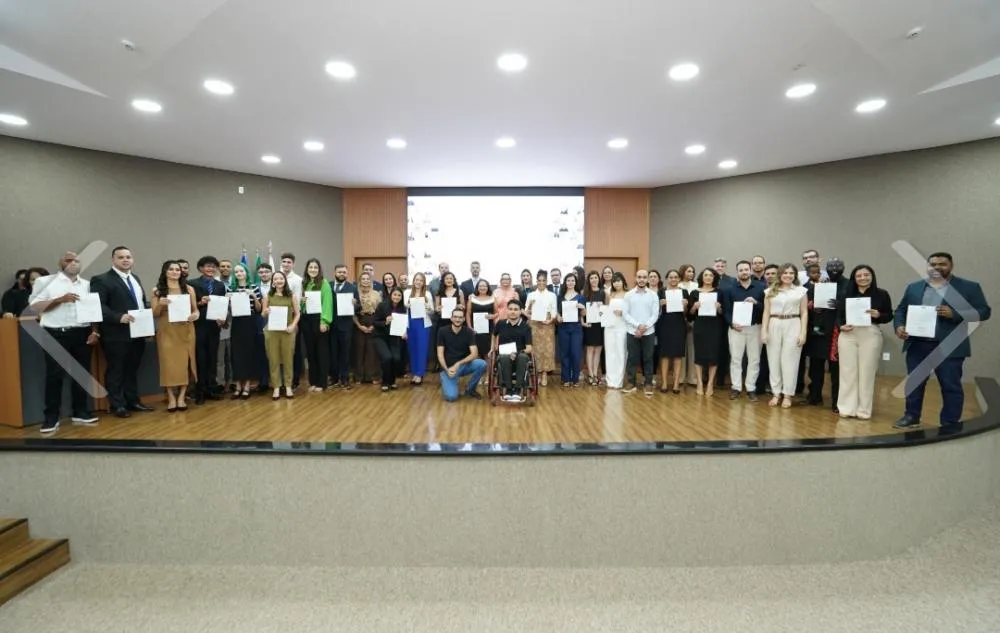 Servidores empossados e autoridades do MPTO.