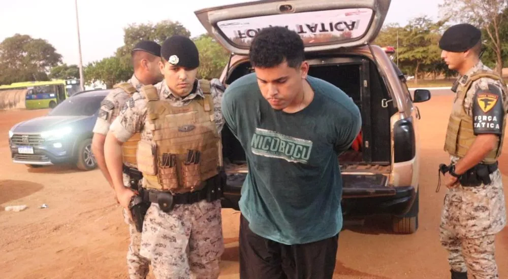 Hugo Caldas de Brito foi preso pela equipe da Força Tática e em seguida foi conduzido e apresentado na delegacia da Polícia Civil – Foto: Alessandro Ferreira.