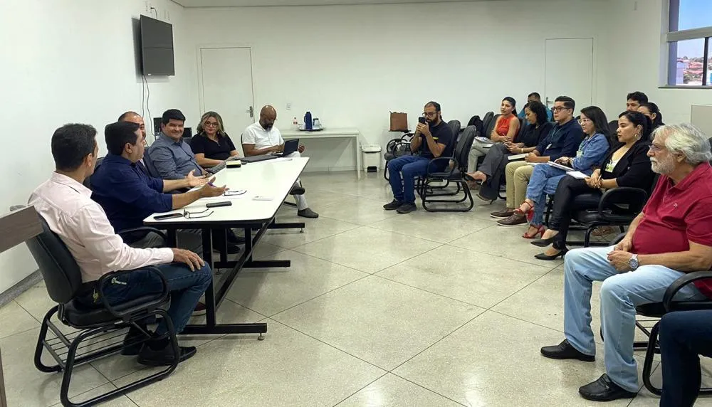 Secretário Carlos Felinto durante reunião de alinhamento no HDT-UFT/Ebserh, nessa sexta-feira, 28.