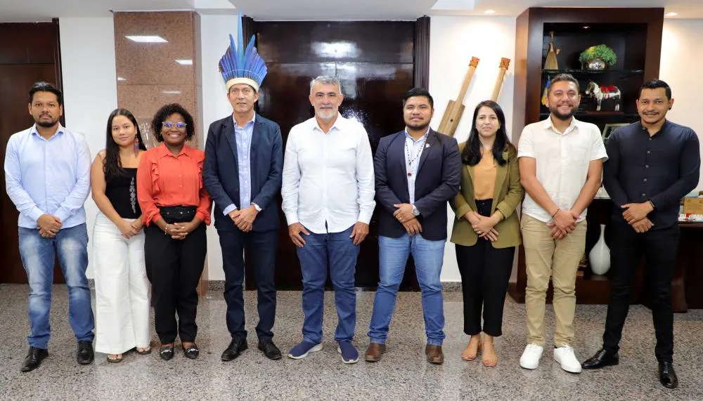 O governador em exercício, Amélio Cayres, recebeu o secretário interino da pasta dos Povos Originários e Tradicionais, Paulo Xerente, e líderes indígenas no Palácio Araguaia José Wilson Siqueira Campos.