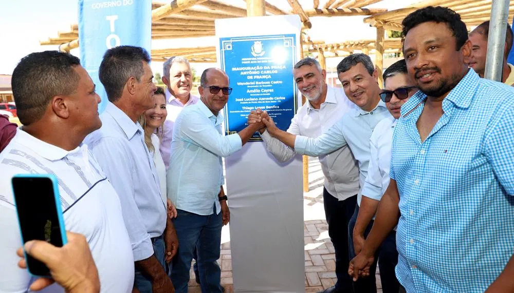 Governador em exercício, Amélio Cayres, inaugura a nova Praça Antônio Carlos de França, em Ponte Alta do Bom Jesus