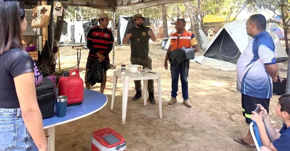 Fiscalização ambiental do Naturatins dialoga com turistas nos acampamentos