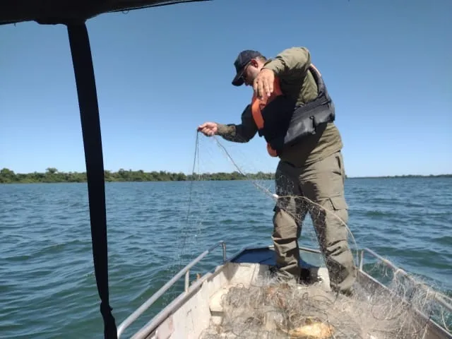 Durante a ação, iniciada na última terça-feira, 23, os fiscais abordaram 22 embarcações e vistoriaram sete acampamentos de pescadores profissionais
