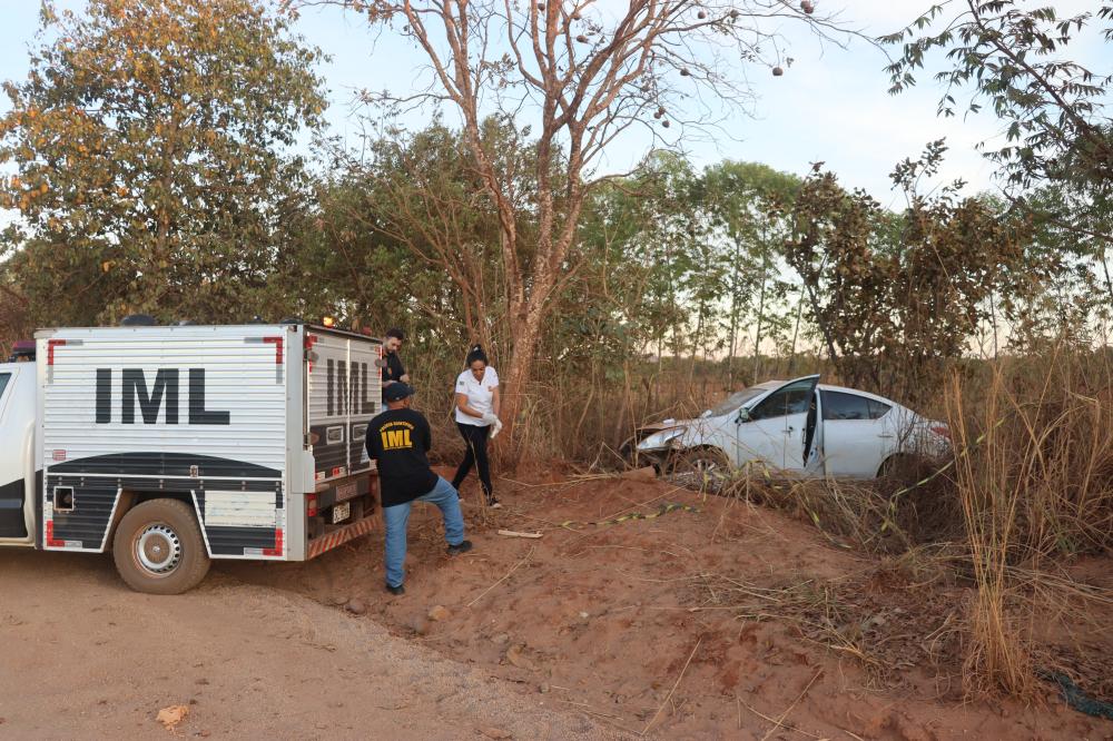 O local foi periciado e o corpo da vítima foi levado para a sede do Instituto Médico Legal – IML pelo rabecão da Polícia Civil – Foto: Alessandro Ferreira / Agência Tocantins