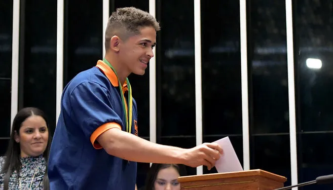 Jovens senadores puderam votar e escolher a própria mesa diretora.