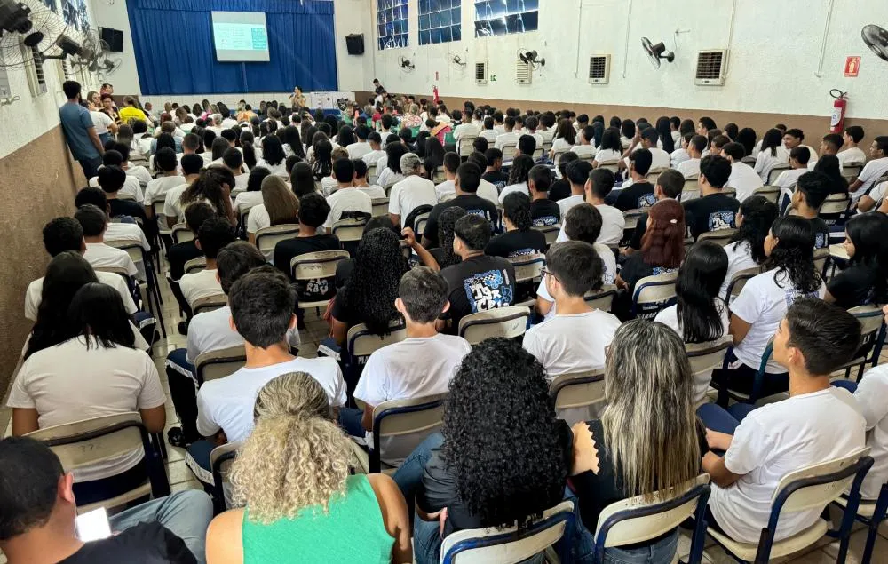Na Escola Estadual Dom Orione, o público aproximado de 300 estudantes do 1º ao 3º anos do ensino médio assistiu à palestra ministrada pela equipe da Patrulha Maria da Penha no Tocantins.