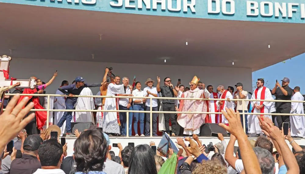Governador Wanderlei Barbosa e a primeira-dama Karynne Sotero durante a Missa Campal, no Santuário do Senhor do Bonfim