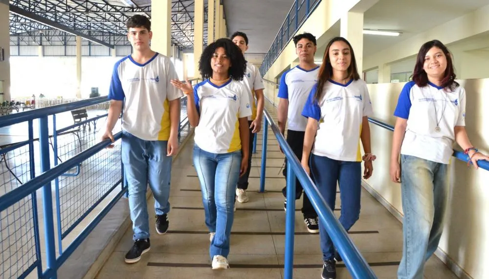 Nas séries finais do ensino fundamental, o aumento foi de participação foi de 127%
