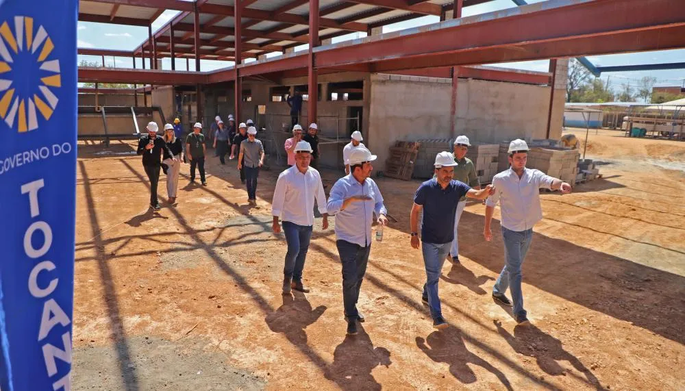 Governador Wanderlei Barbosa e equipe acompanham o progresso das obras do Câmpus Dianópolis.