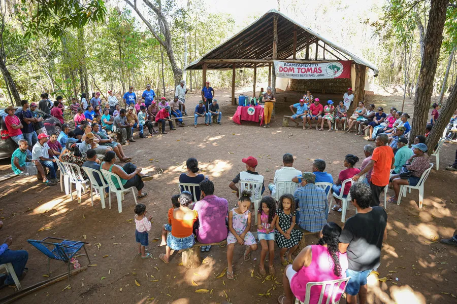 Reunião coletiva com os assentados do acampamento Dom Tomás 