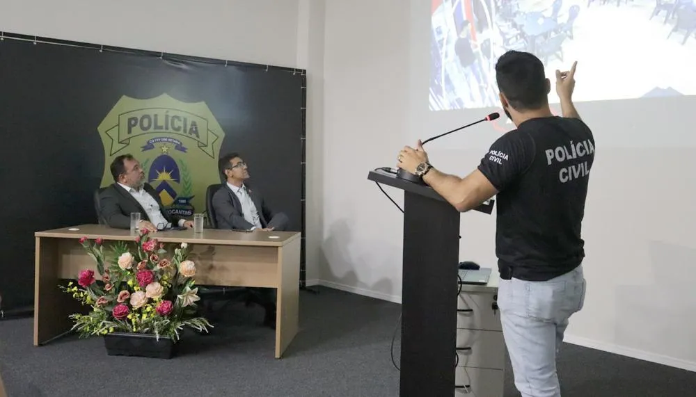 Material colhido ao longo de oito meses de investigação foi detalhado à imprensa.