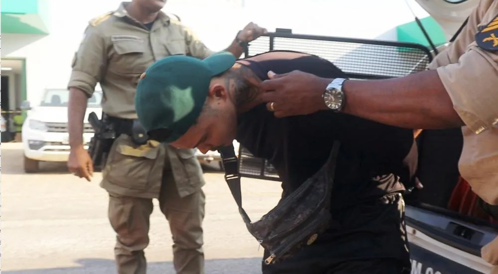 Após ser preso, Jacson Muriel Rodrigues Lira foi conduzido para a delegacia da Polícia Civil – Foto: Alessandro Ferreira.