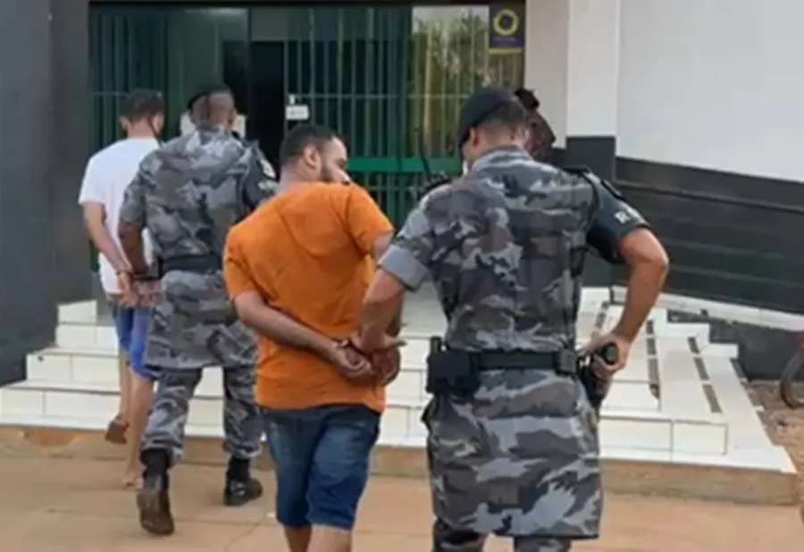 Os suspeitos foram apresentados na delegacia de polícia civil, Foto: Alessandro Ferreira.