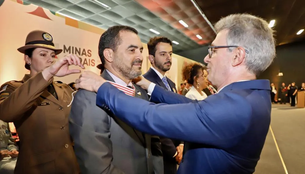 A Medalha JK foi entregue ao governador Wanderlei Barbosa pelo governador de Minas Gerais, Romeu Zema.