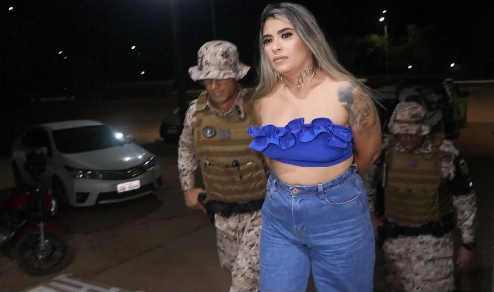 Após ser presa, a influenciadora Miris Danny Soares de Amorim foi conduzida pela Patrulha Rural e apresentada na Delegacia de Polícia Civil, Foto: Alessandro Ferreira.