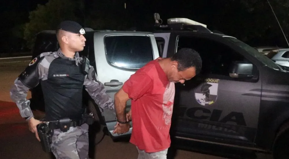 Após ser preso, o indivíduo foi conduzido e apresentado na 1ª Central de Atendimento da Polícia Civil – Foto: Alessandro Ferreira.