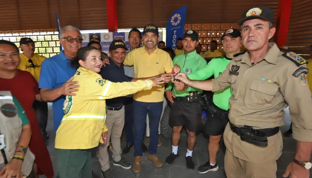 Governador Wanderlei Barbosa entrega quadriciclos e caminhonetes para reforçar a segurança e o combate às queimadas no Jalapão