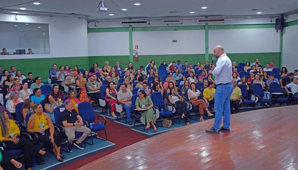 Secretário-executivo da Seduc, Edinho Fernandes, ressaltou a importância de um planejamento adequado para a implantação das escolas em tempo integral