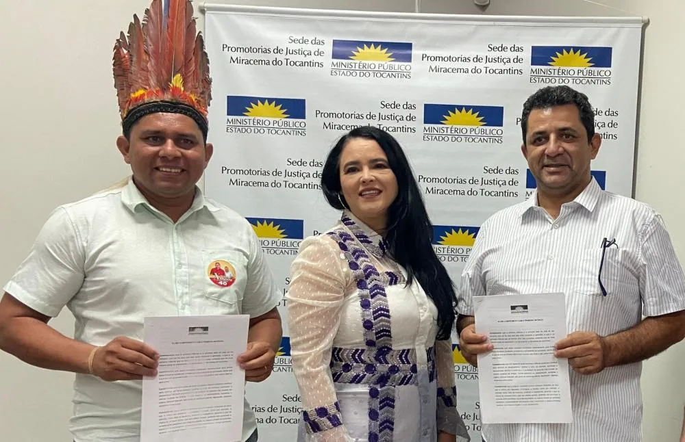 Candidatos a prefeito de Tocantins Rogério gerente e João Machado, com a promotora de justiça Sterlane de Castro Ferreira.