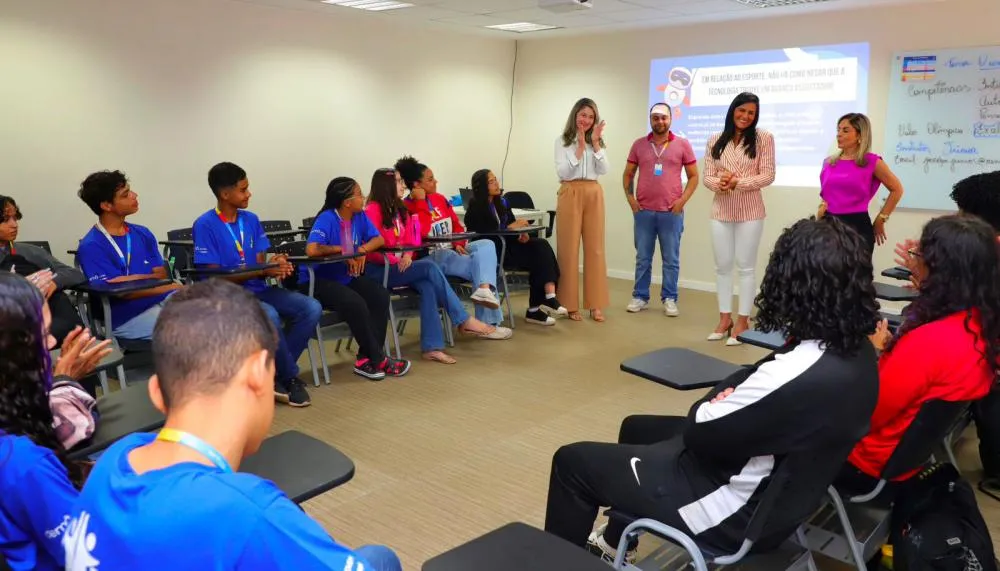 Titular da Secretaria Extraordinária de Participações Sociais, a primeira-dama Karynne Sotero esteve na sede da Demà Jovem em Brasília nesta quinta-feira, 19